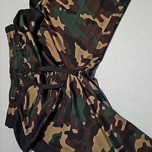 Batman small green and brown camo athletic shorts - Picture 5 of 6